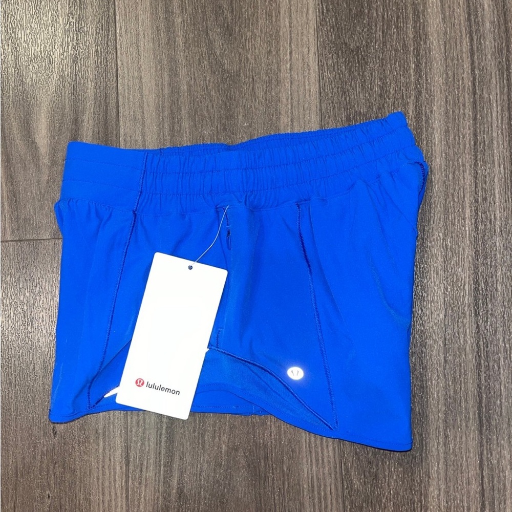 Lululemon Hotty Hot 2.5” Shorts - Picture 9 of 10